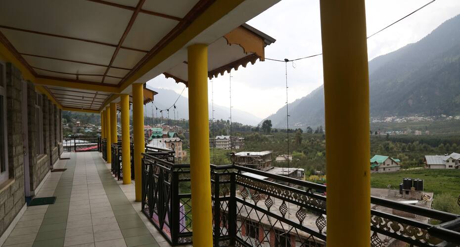 Him Parvat Hotel, Manali 4